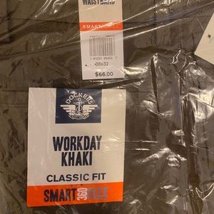NWT Dockers Classic Fit